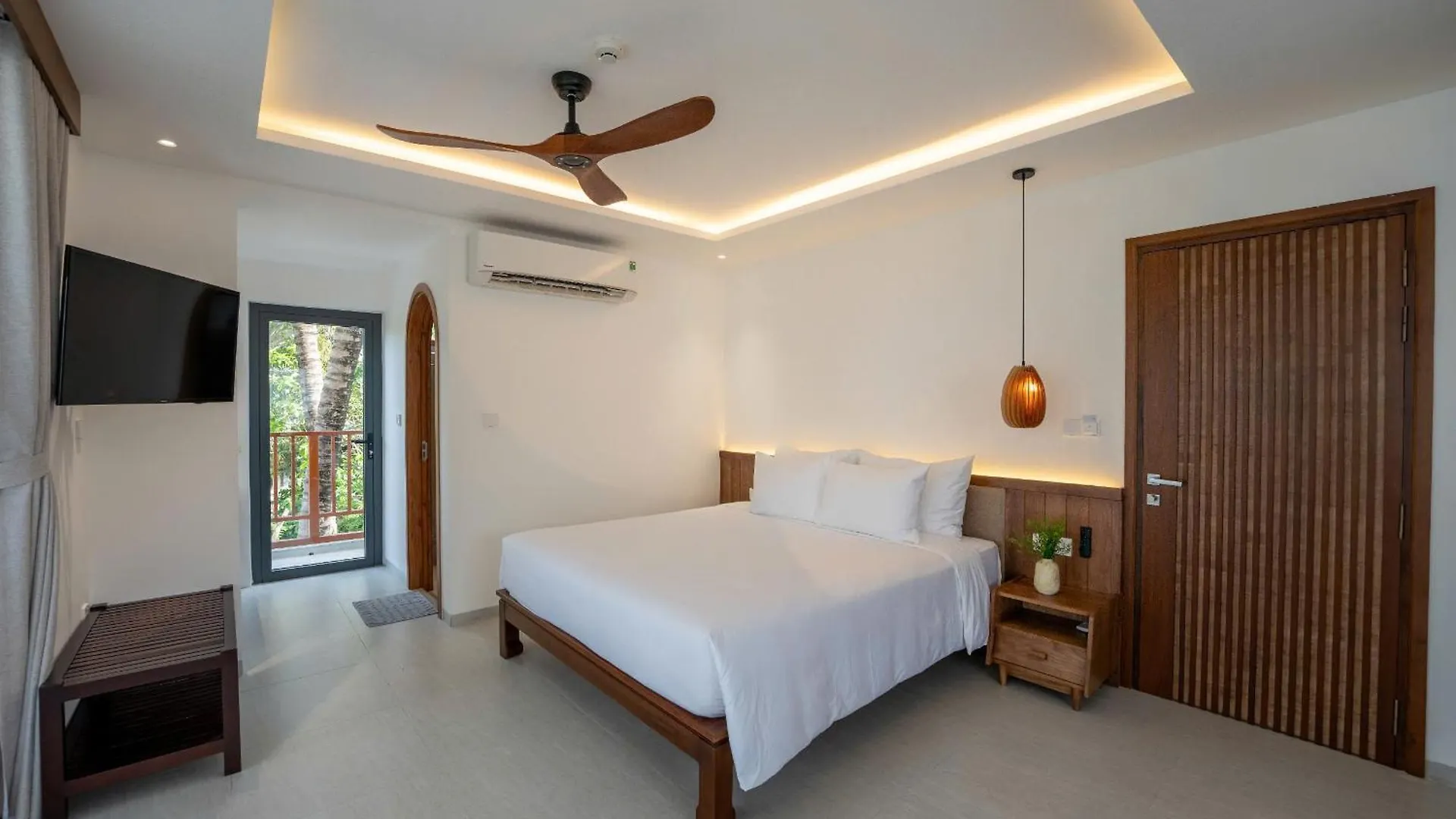 Shoreline Stay Hoi An 3*,