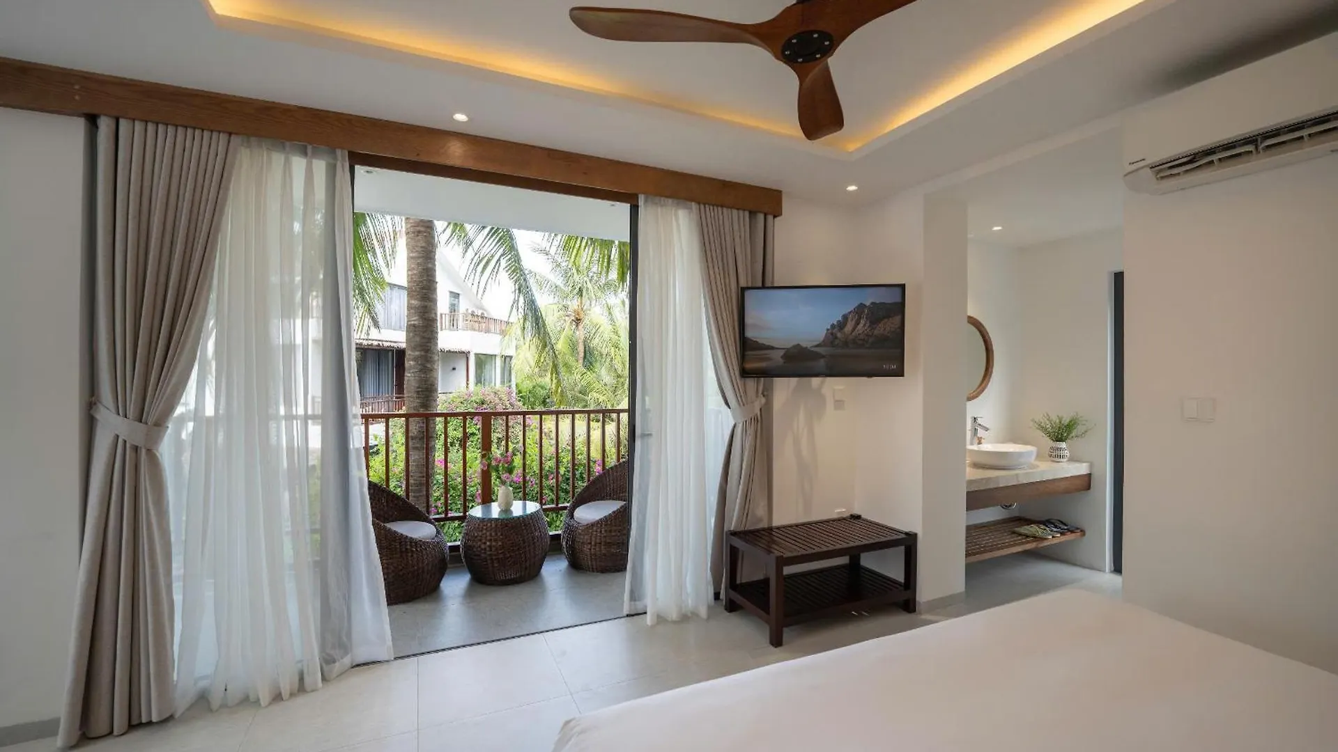 Shoreline Stay Hoi An Aparthotel